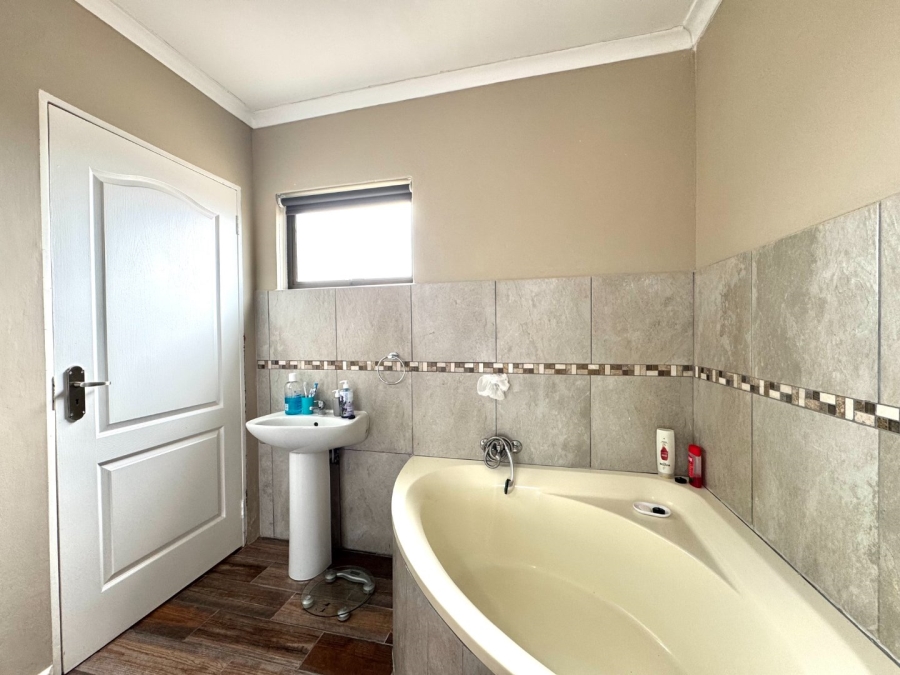 To Let 3 Bedroom Property for Rent in Bluewater Bay Eastern Cape
